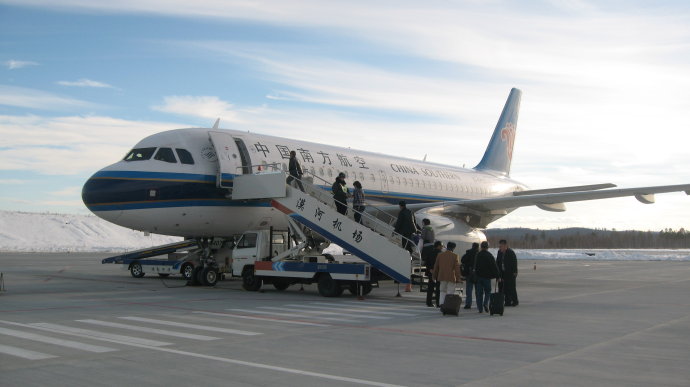 空姐不止貌美如花，南航空姐仅凭嗅觉，成功挽救近200名乘客