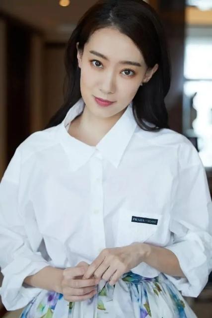 二年级下册春天柳树燕子看图写话,春天小燕子和妈妈二年级看图写话