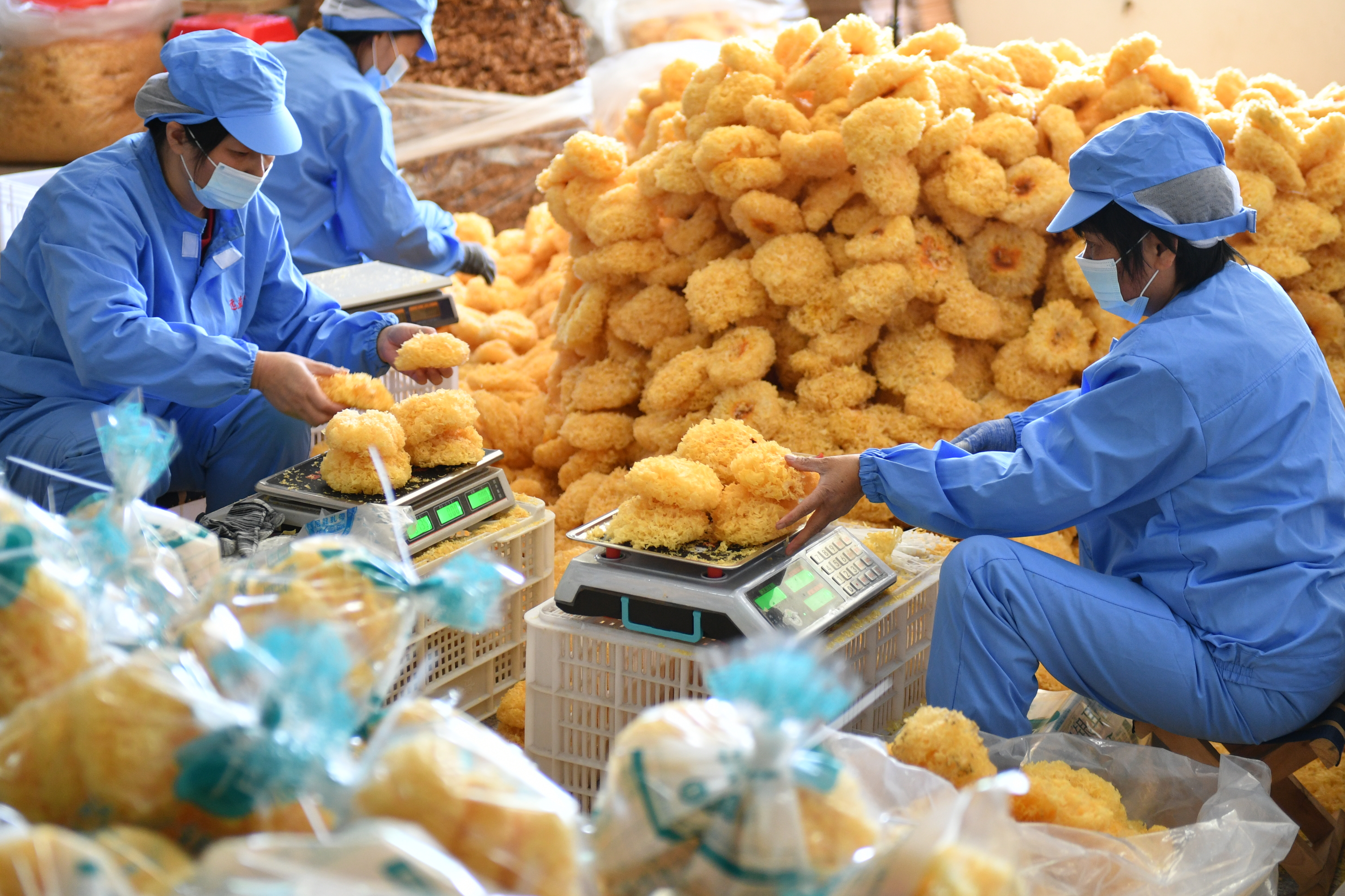 小伙做拼多多2个月现在日发3000单,小伙做拼多多二个月