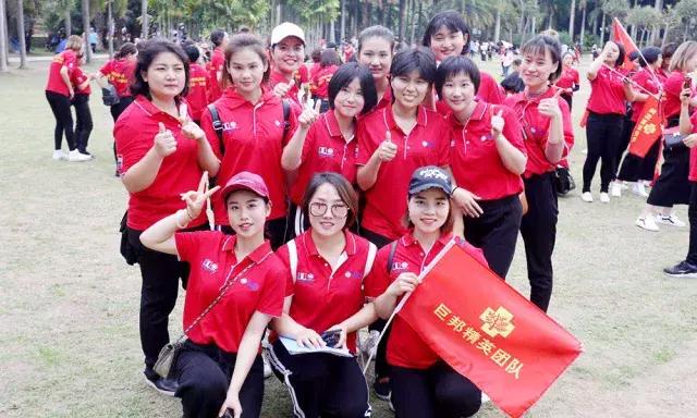 巨邦清明献花丨人间四月无心芳菲，上山看总设计师改革大步豪迈