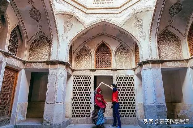 环游世界夫妻赚了十个亿,情侣环游世界视频