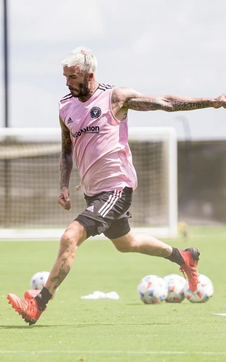 贝克汉姆和大儿子互相嫌弃,贝克汉姆小七大变样