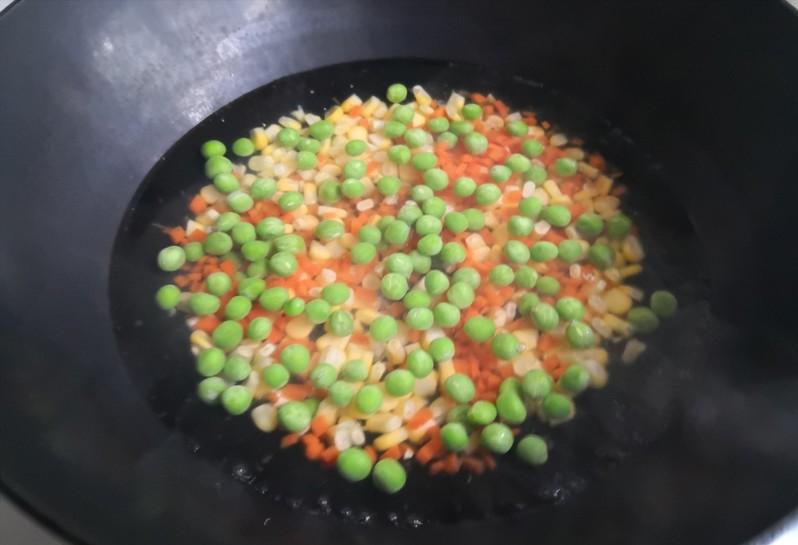 如何用六寸披萨做披萨,用披萨胚子做牛肉披萨