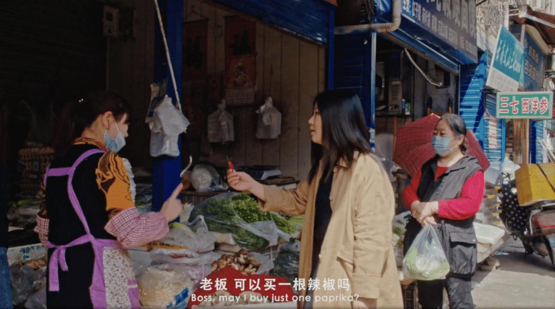 向对面出租屋射了一箭：80后妈妈王莹在城中村的实验艺术