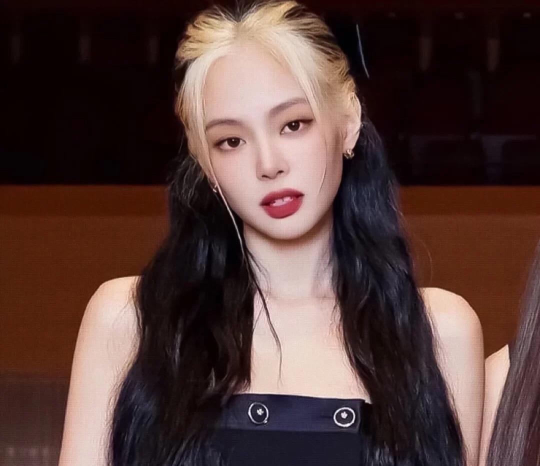 不掉色刘海染什么发色显白,染刘海推荐发色减龄