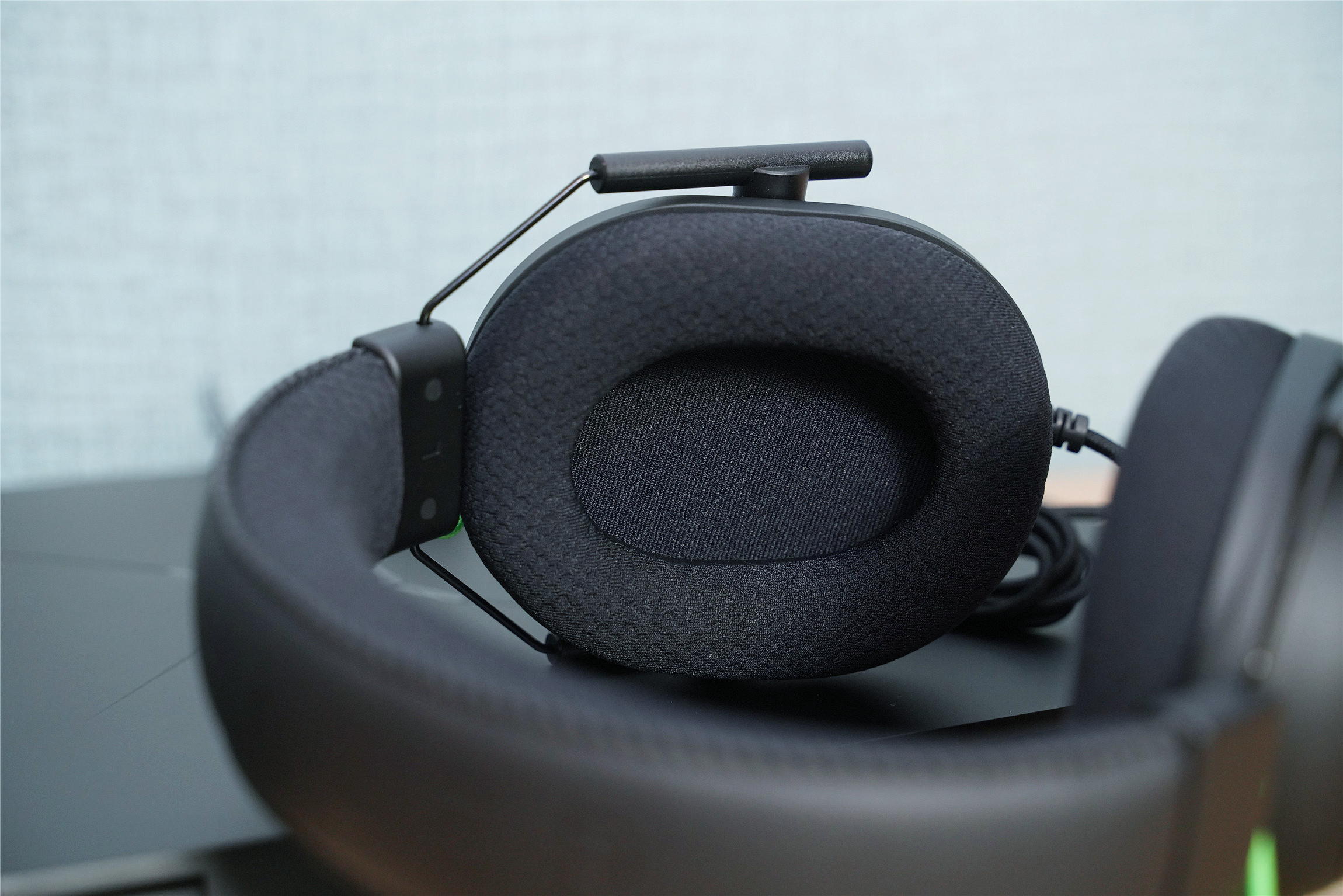 雷蛇旋风黑鲨v2电竞耳机上手,razer雷蛇旋风黑鲨v2x头戴式打csgo