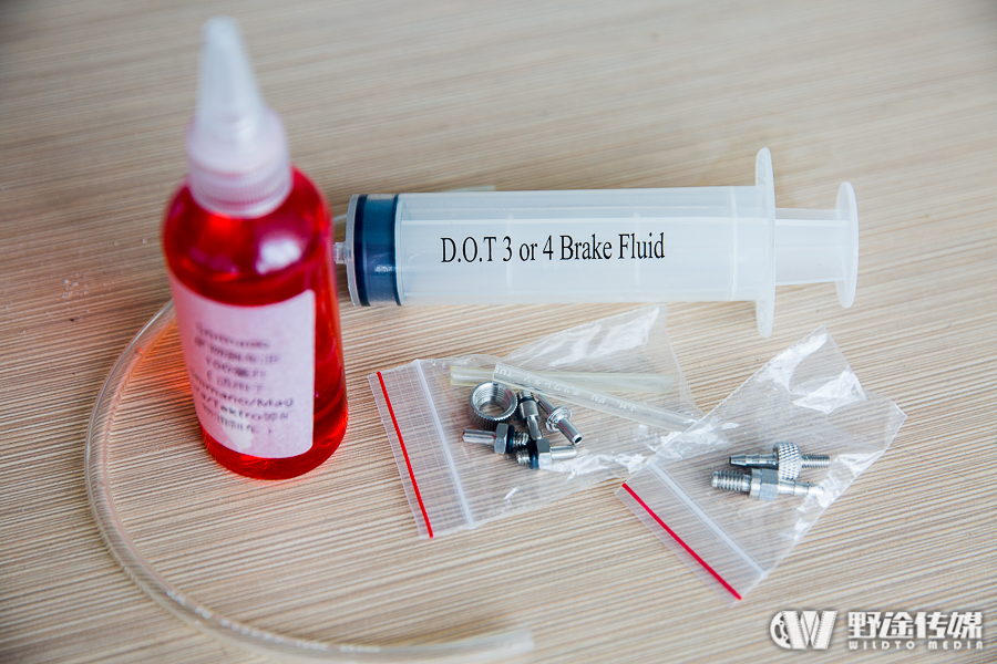 新手刹车顿挫技巧视频,新手上路刹车怎么用没有顿挫感