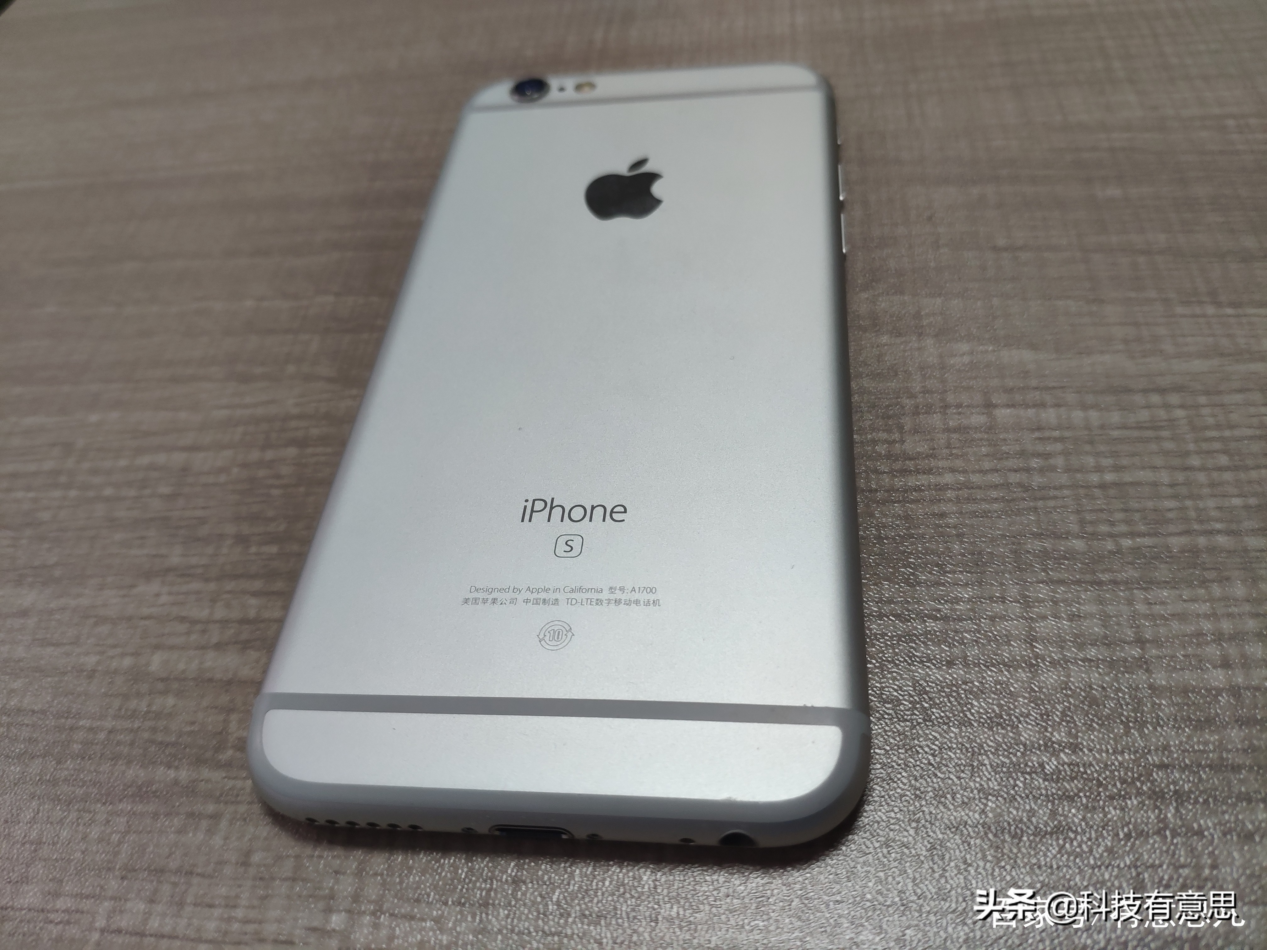 iphone6s掉进水开不了机怎么办,苹果6s掉水里挽救措施