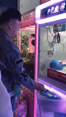 米奇轻松熊,皮卡丘毛绒公仔抓娃娃机