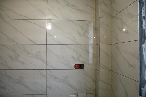 瓷砖掉皮如何修复瓷砖釉面损坏的原因有哪些