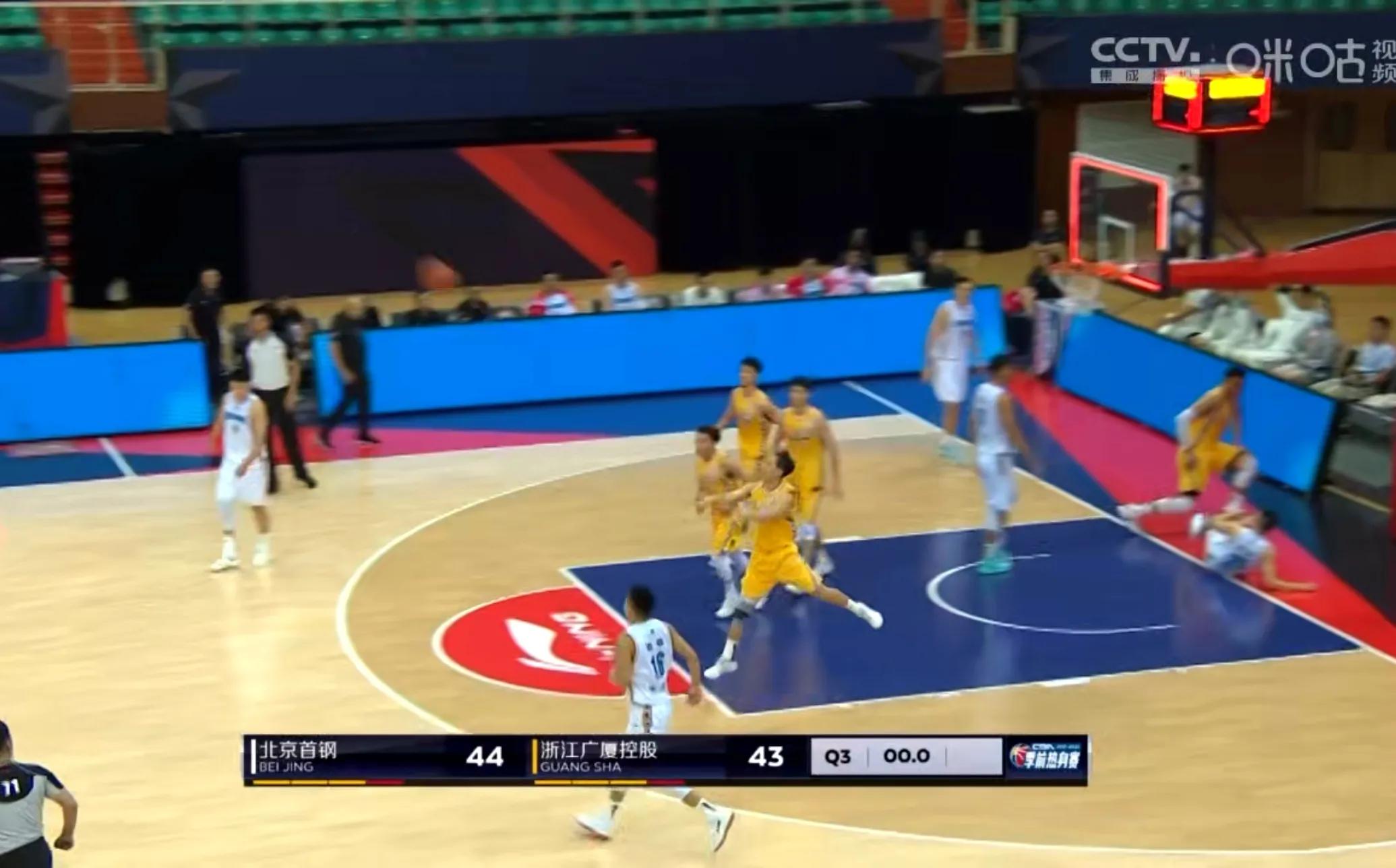 北京首钢59vs61浙江广厦,王骁辉改穿老33号球衣