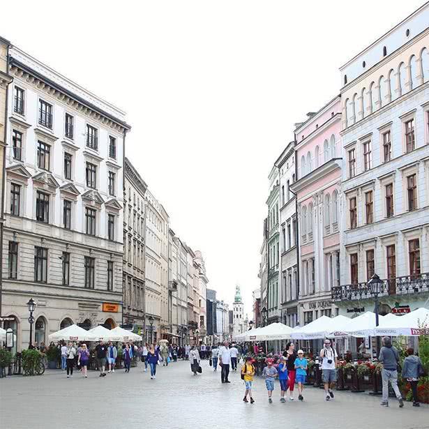 西班牙什么时候恢复开放,西班牙游客晒太阳