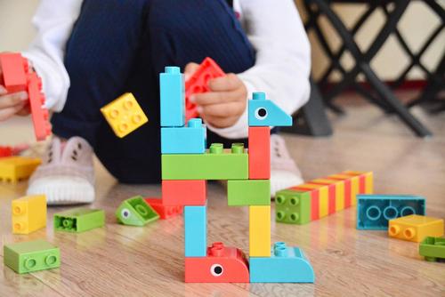 孩子爱咬手指甲后果严重,孩子爱咬指甲有什么解决办法