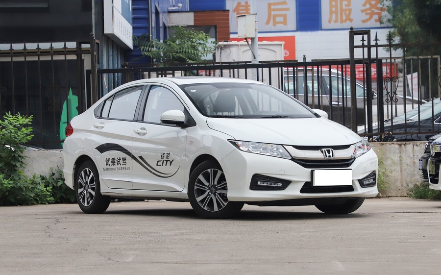 飞度8万左右,新车指导价85800的18款飞度