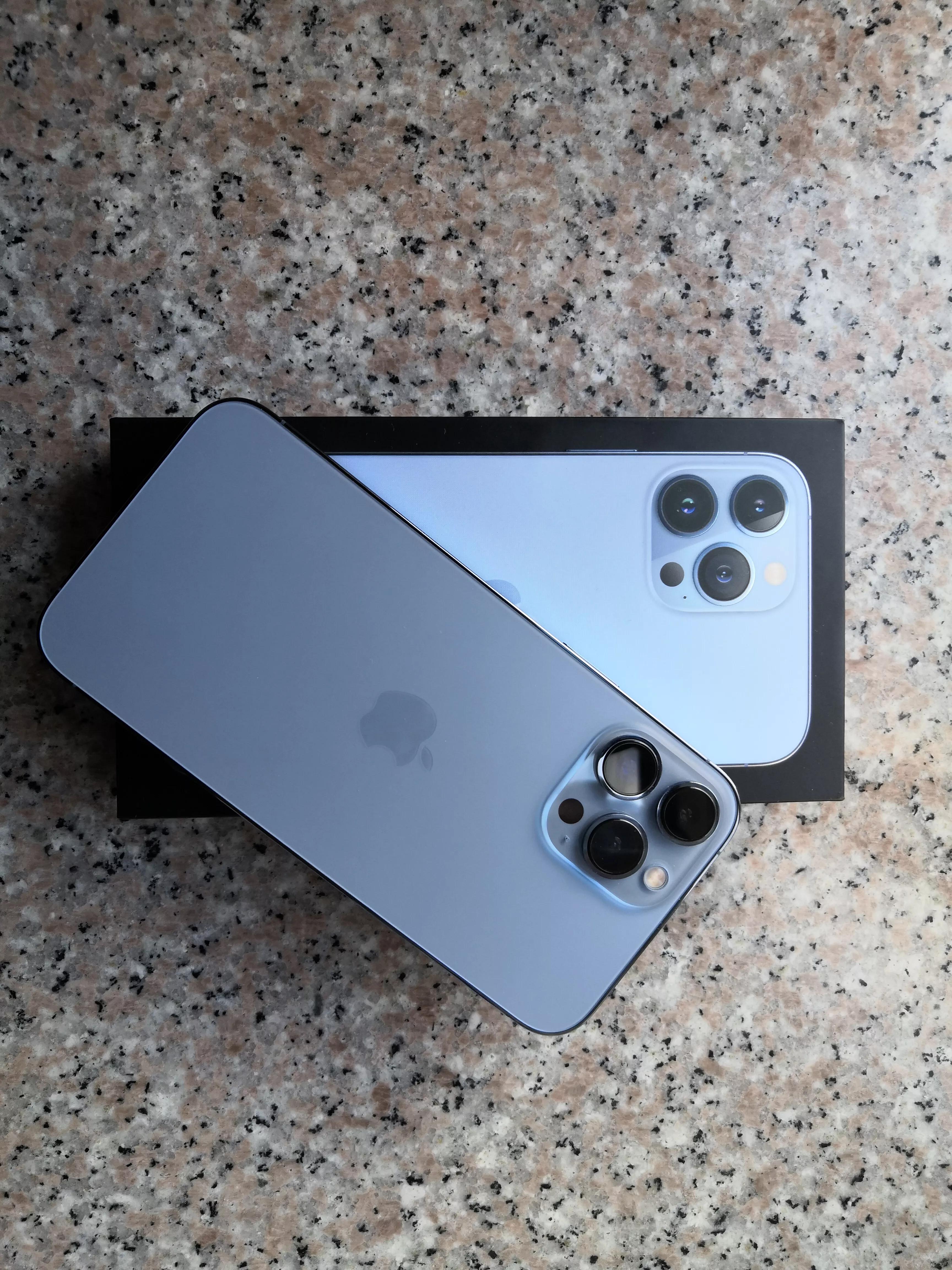 苹果13promaxvs华为mate40pro,苹果13promax国行和港行的区别