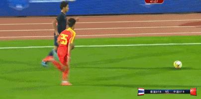 不归化等什么？神级乌龙＋超级空门不进，国青队伍踢出业余水平