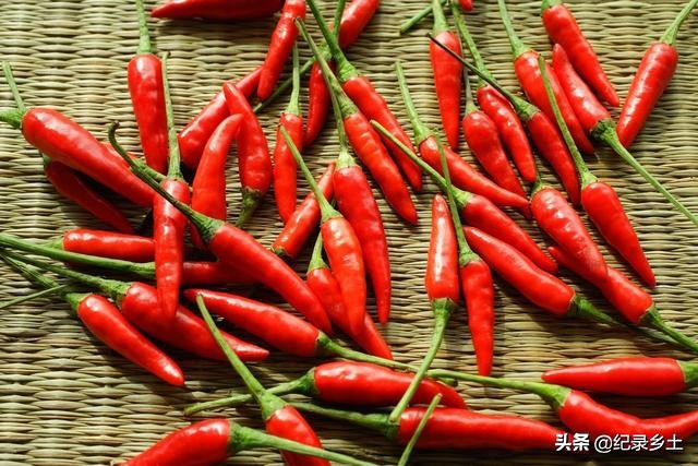 辣椒弄到眼睛里如何快速解辣,吃了辣椒怎么快速降火