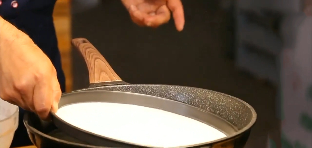 如何自制凉皮凉了也劲道,自制凉皮怎么做又滑又劲道