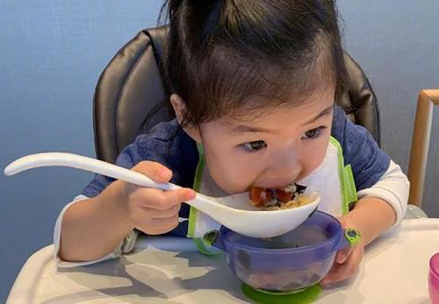 小胖妞决心减肥,小胖妞天天想吃肉