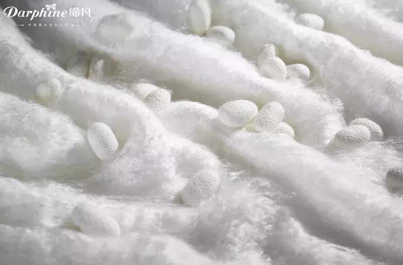 蚕丝被湿水,蚕丝被水太深怎么补救