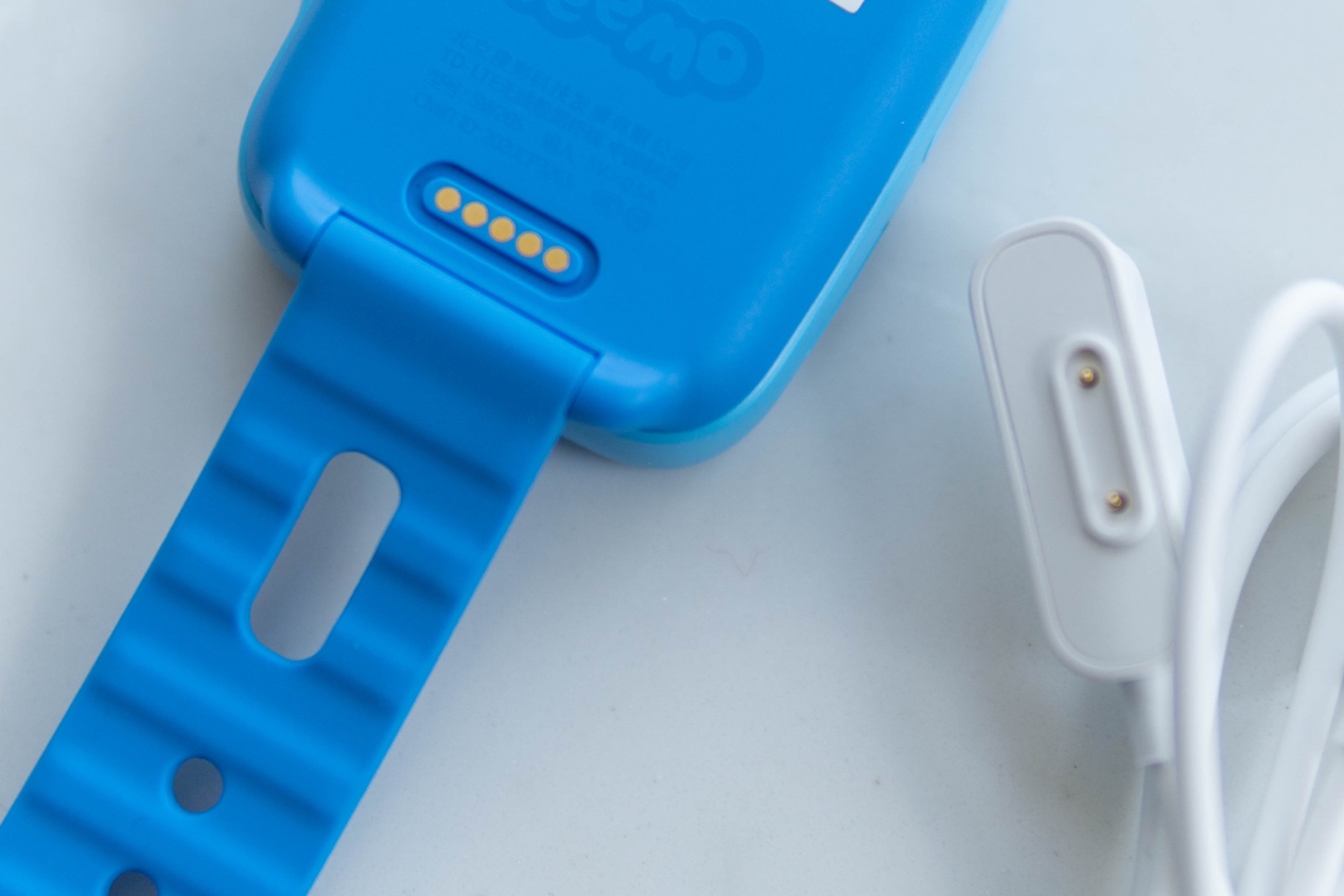 不在孩子身旁也守护安全，糖猫A10儿童电话手表，宝贝家长都喜欢