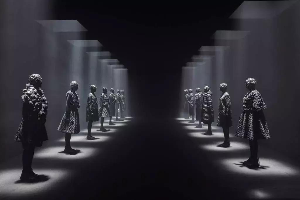 羽绒服辨质量四步走,moncler羽绒服怎么选