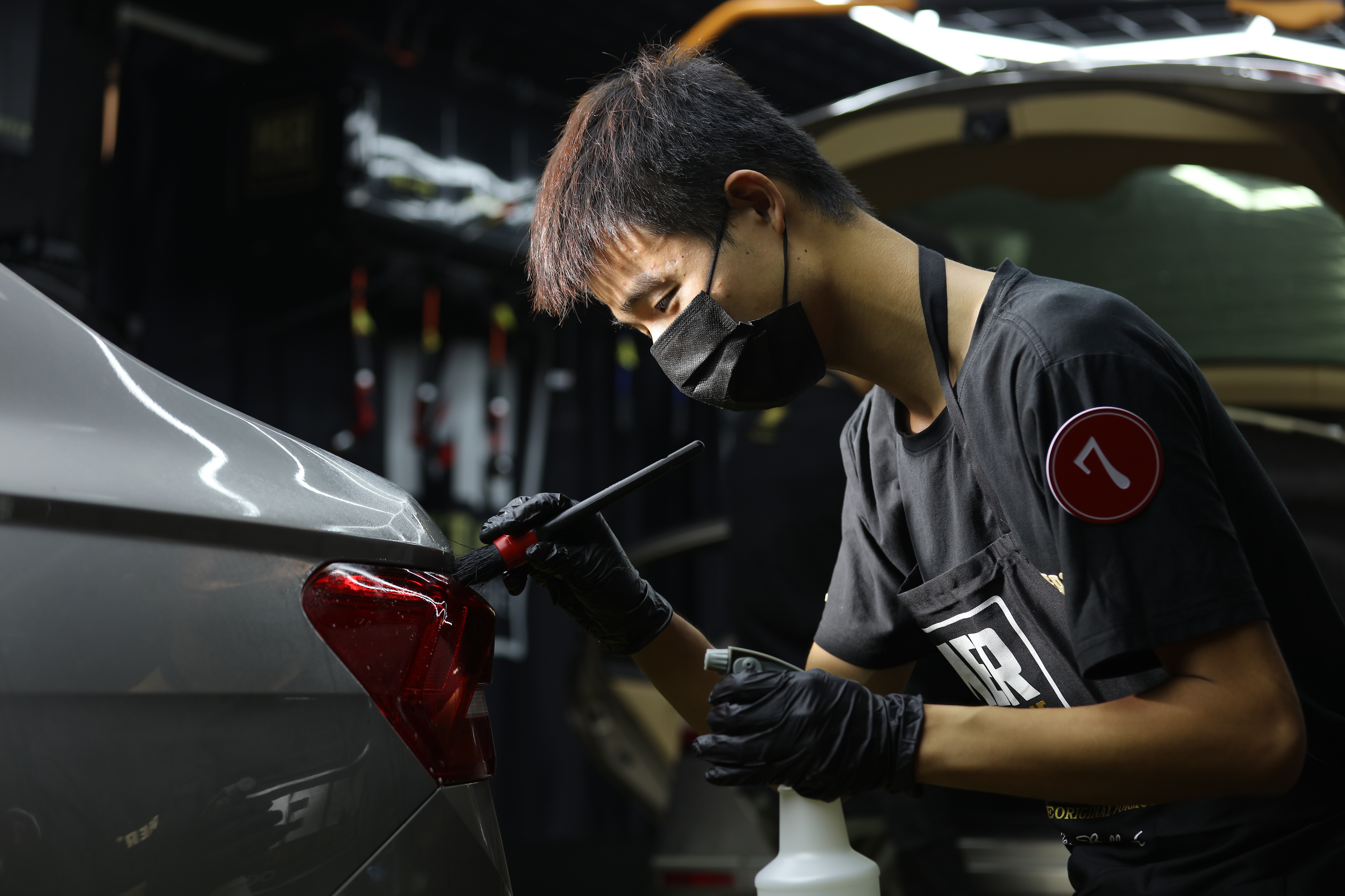 小汽车抛光打蜡镀膜镀晶封釉,新车镀晶镀膜封釉打蜡哪个好