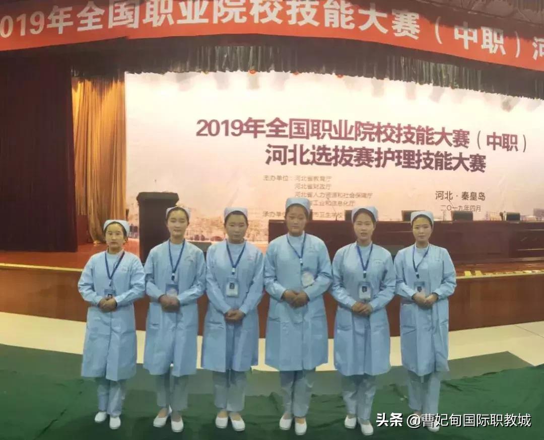 让我们走近白衣天使,走近白衣天使听听他们的心声