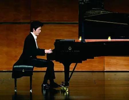 钢琴表演的一些礼仪,钢琴表演应该要想什么