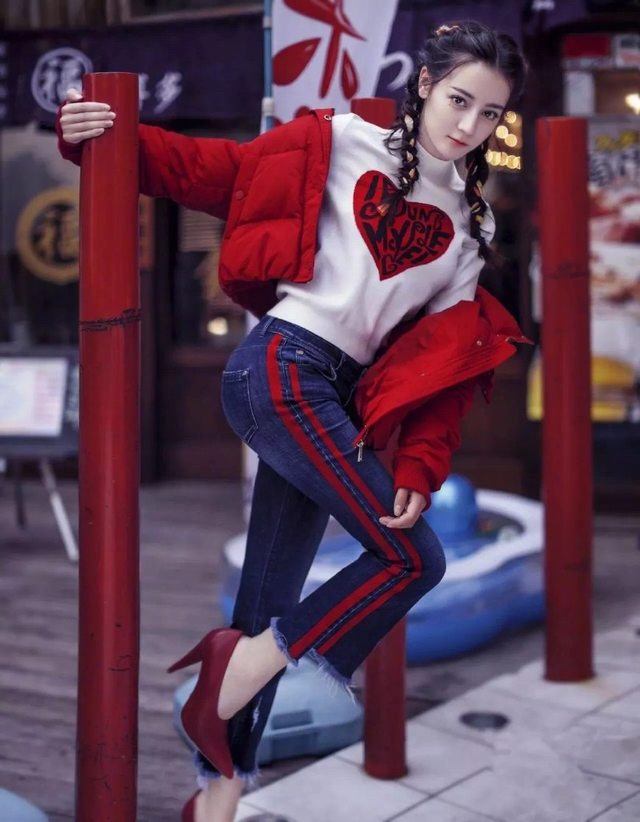 今冬流行一种减龄穿法卫衣羽绒服,卫衣款羽绒服怎样穿搭