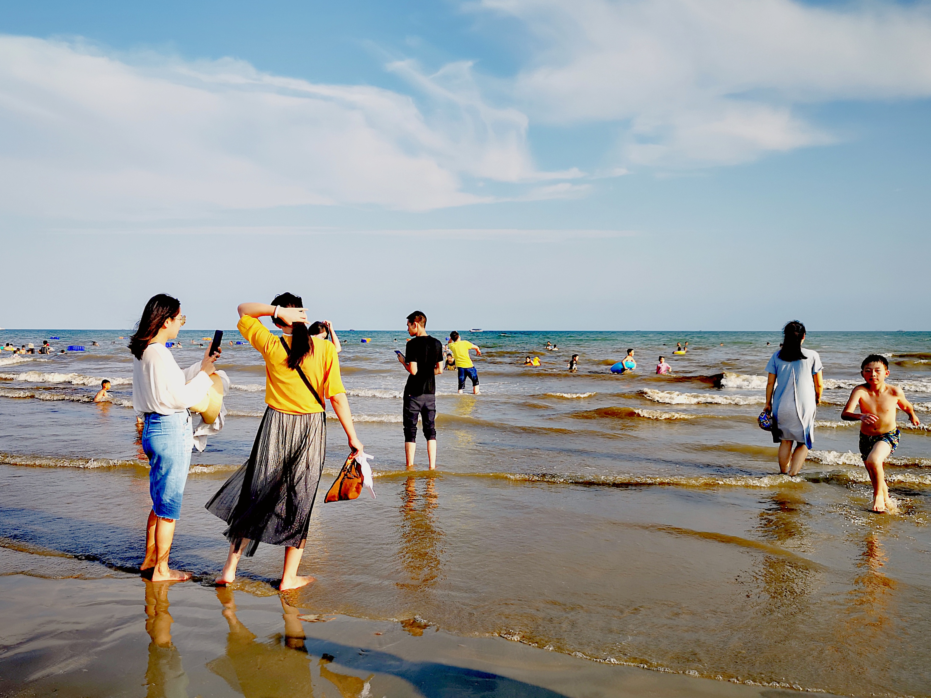 雨天东兴万尾金滩游,冬季东兴万尾金滩