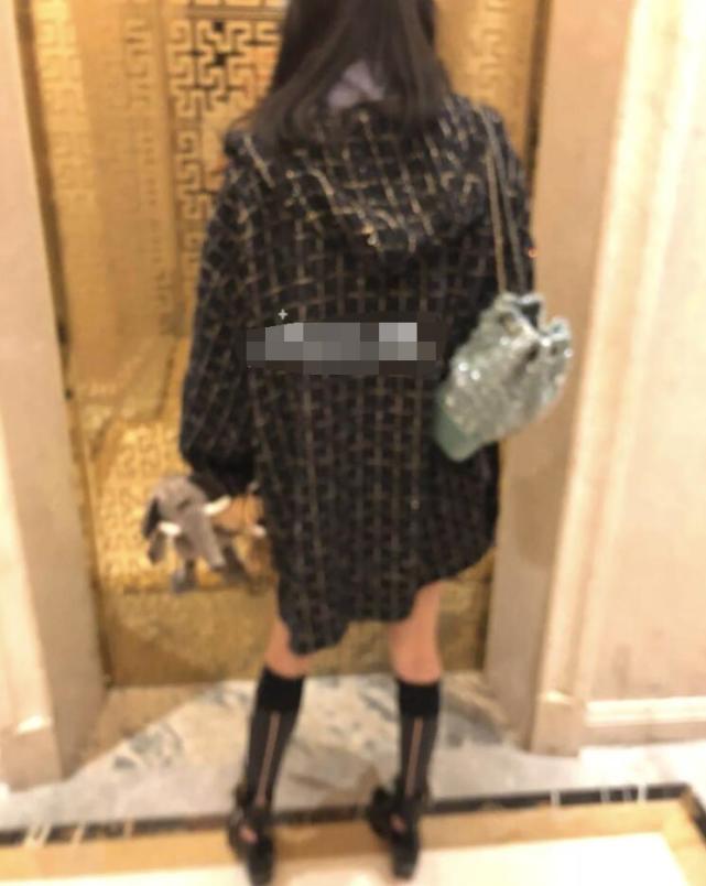 杨幂逛街被偶遇大方合影,杨幂逛街被偶遇三里屯穿搭照片