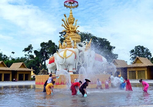 云南省德宏州瑞丽市一寨两国景点,云南瑞丽一寨两国风景
