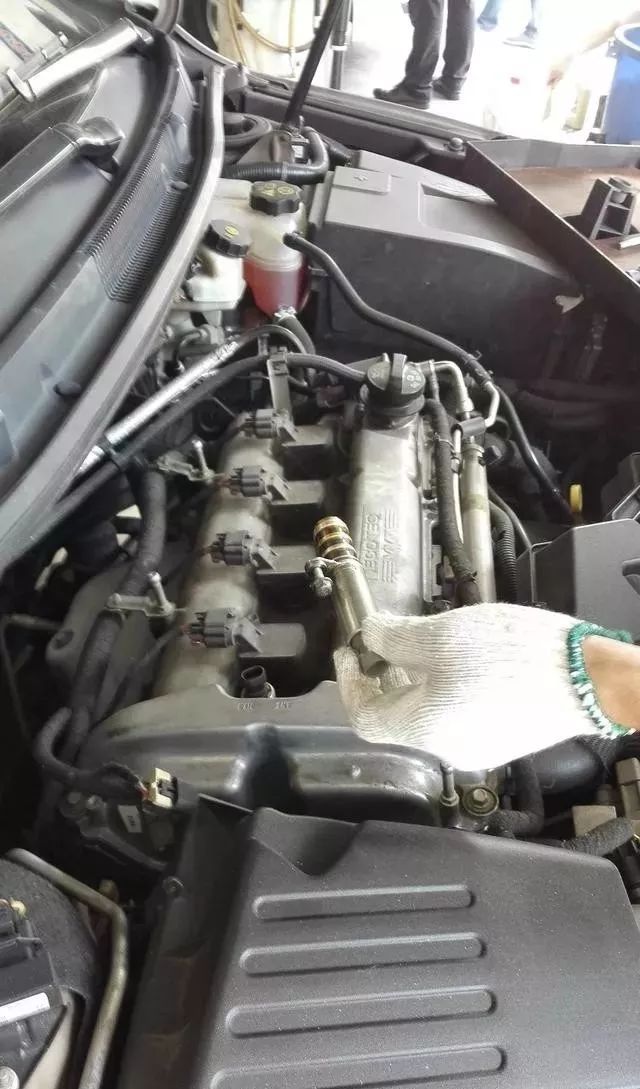 别克新君越排气凸轮轴性能故障,20款别克新君越进气凸轮轴电磁阀