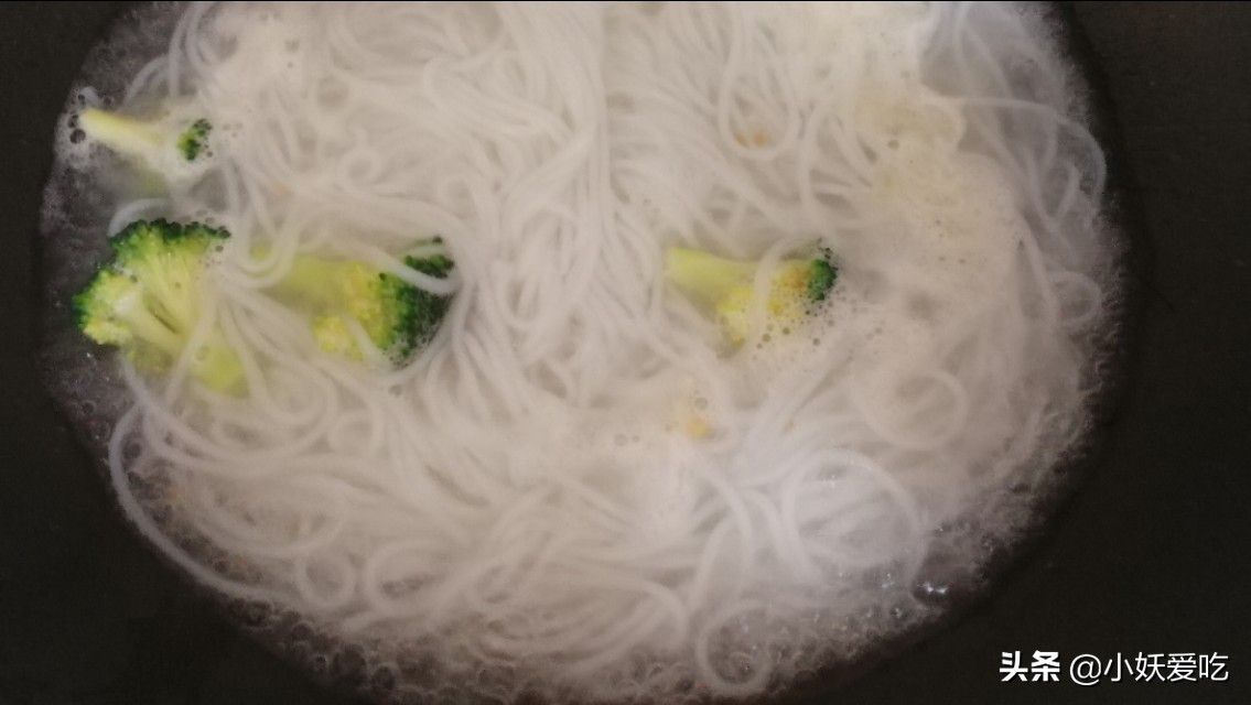 如何做一碗让湖南人难忘的米粉,早餐湖南米粉正宗的做法