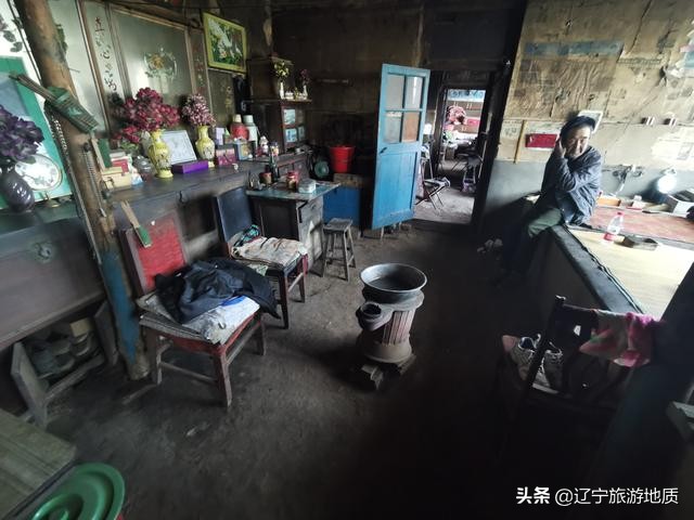 锦州96岁老人独居荒村，靠发电机生活，至今耳不聋，眼不花