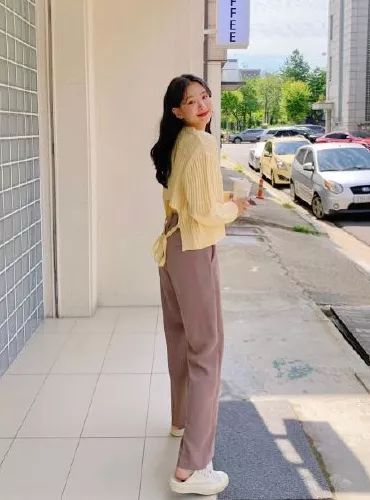 毛衣和卫衣哪个时尚一点好,卫衣与毛衣哪款好看