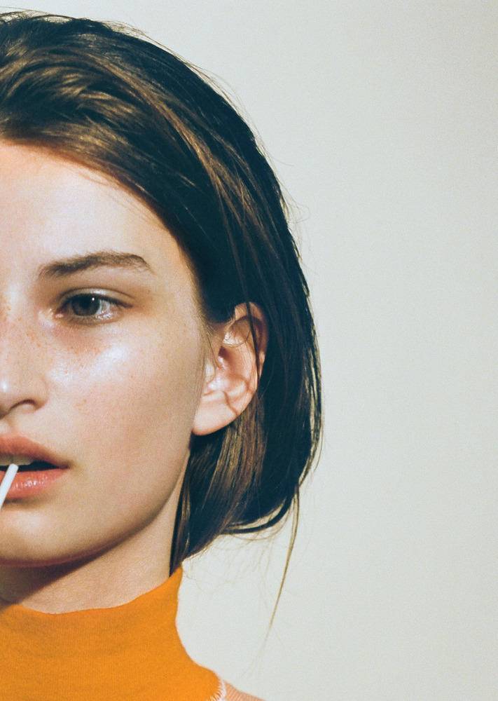 有句话说得好:美不美看脸,老不老看眼