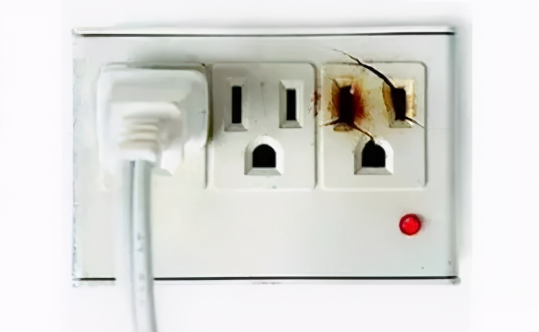 拔插头的时候为什么会有“火花”?