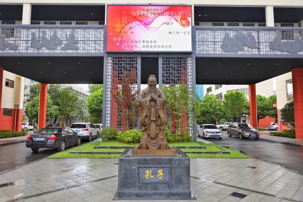 这里是天一中学老校区,如今美出了另一番境界