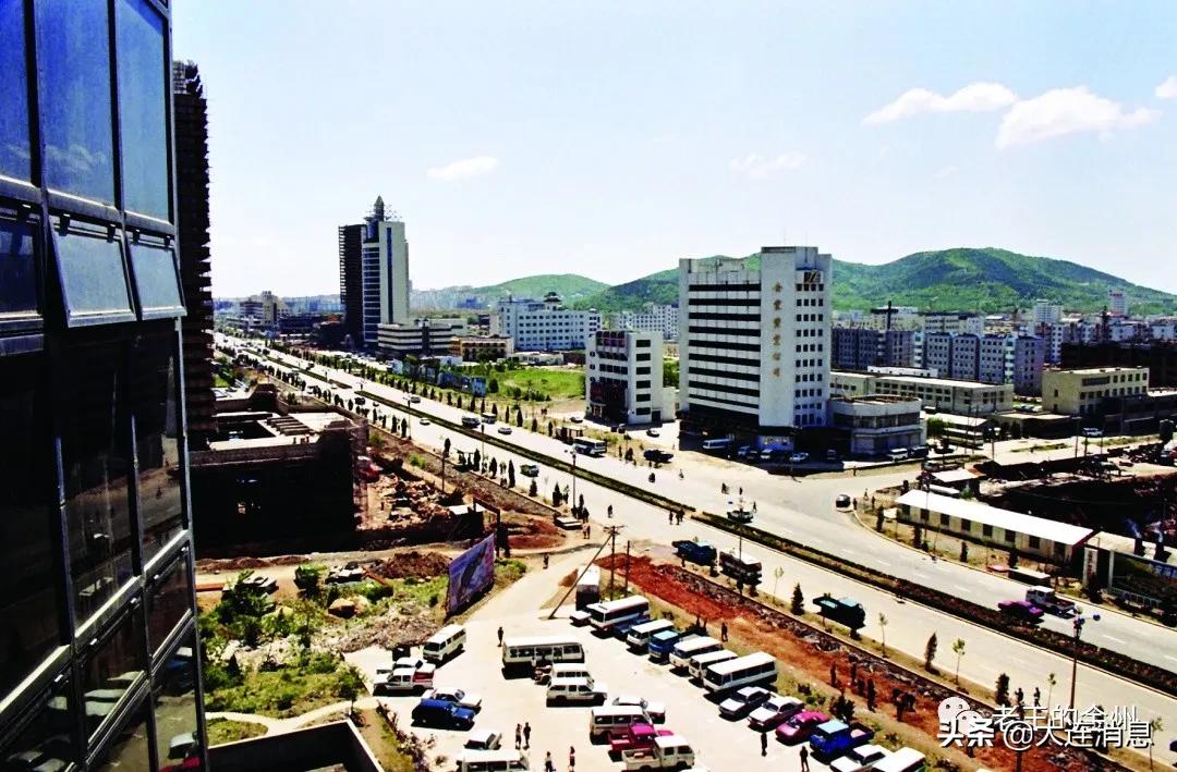 封面的楼你认识吗？大连经济技术开发区金马路-高楼！转王老师