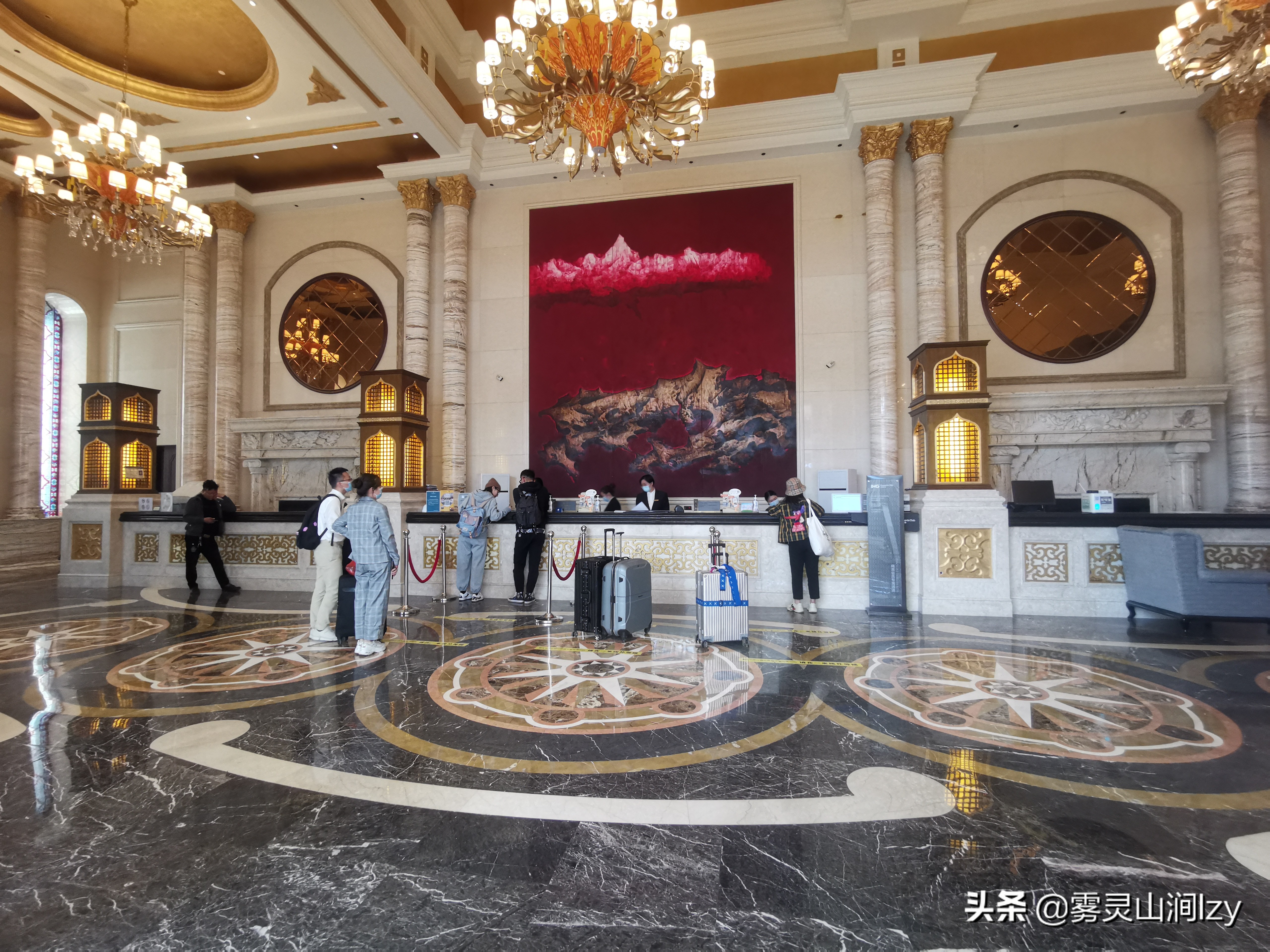 蓝天白云下的雪域高原布达拉宫,蓝天之下日光之城简介