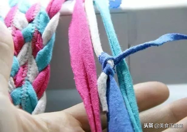 旧衣服怎么做地毯,毛呢衣服如何做地毯