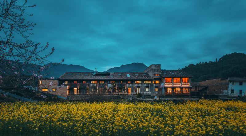 臻选人文度假品牌开山之作,惊艳问世,与月途看尽婺源千面之美