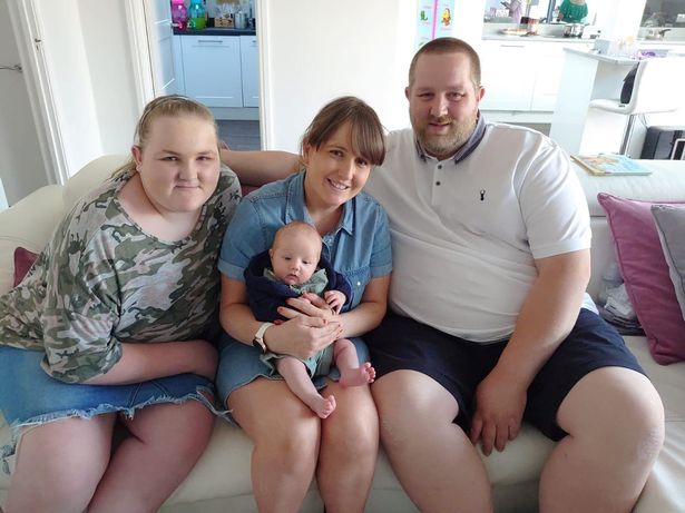 英国女子怀九千胞胎破了世界纪录,英国女子怀孕破了世界纪录