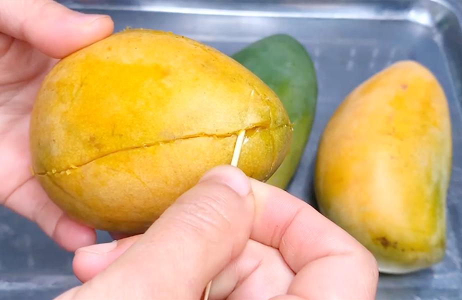 芒果的正确打开方式不用脏手,芒果可以怎样剥皮不用刀不用牙签