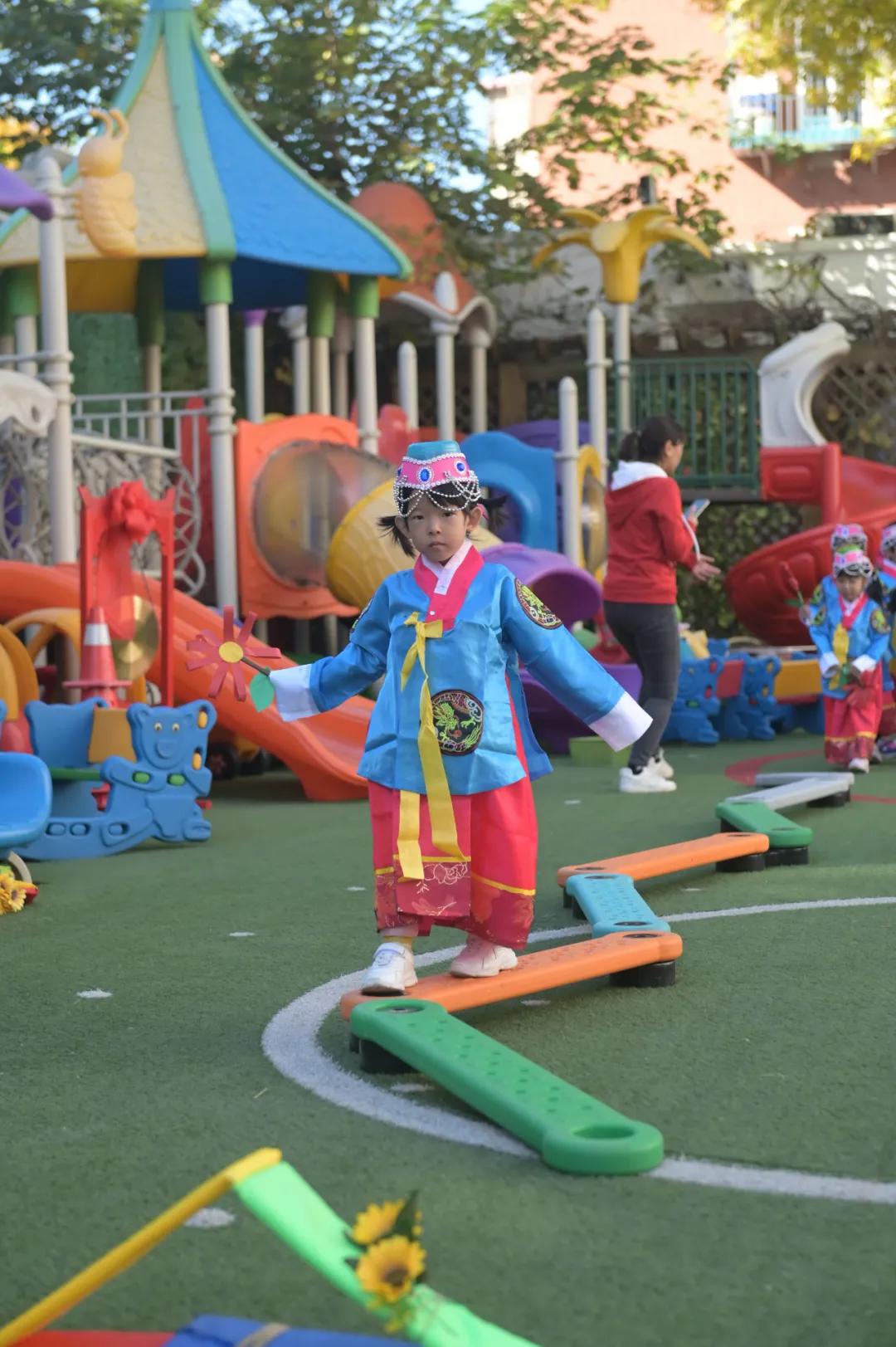 民族团结润童心家园携手共成长——和平五幼举行2021年秋季民族运动会