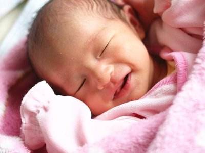 发育迟缓的小朋友会笑出声吗,宝宝不会咯咯笑出声怎么回事