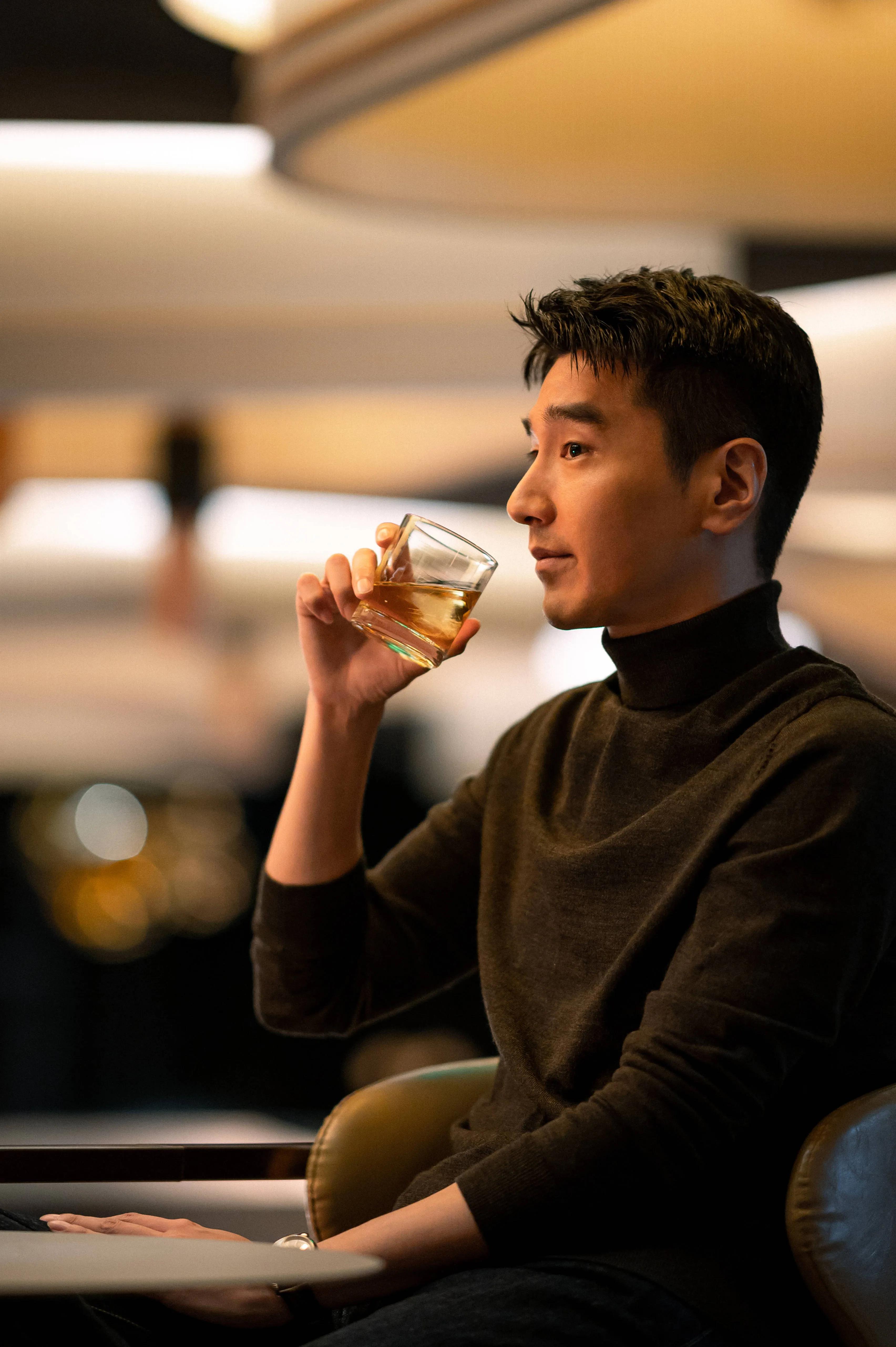 赵又廷的风流情史，靠魅力征服3个女人，娶国民女神获幸福