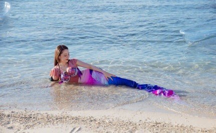 吉娜爱丽丝和女星同框,吉娜爱丽丝个人写真